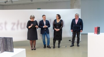 Tomasz Jurek / TWARDY ZAPIS JEST ZŁUDZENIEM